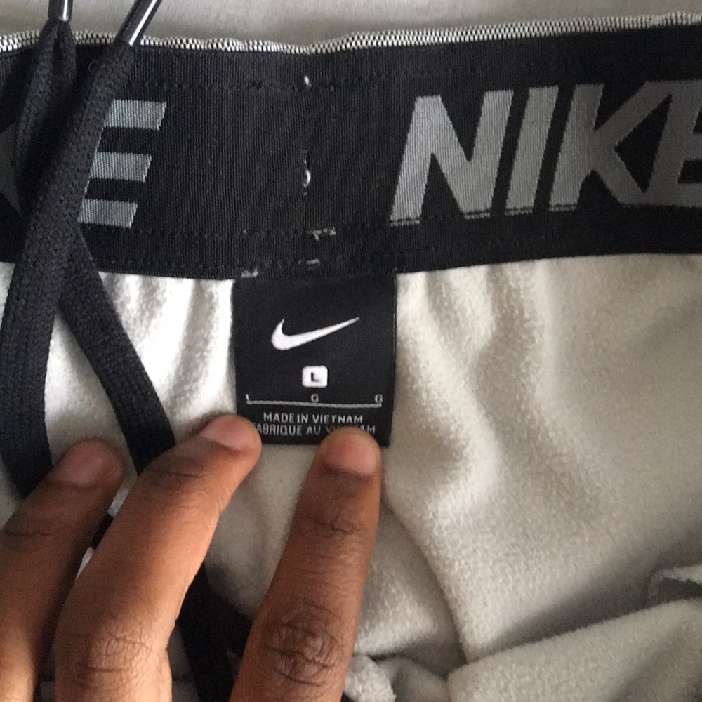 Nike sweatpants - Picture 2 of 3